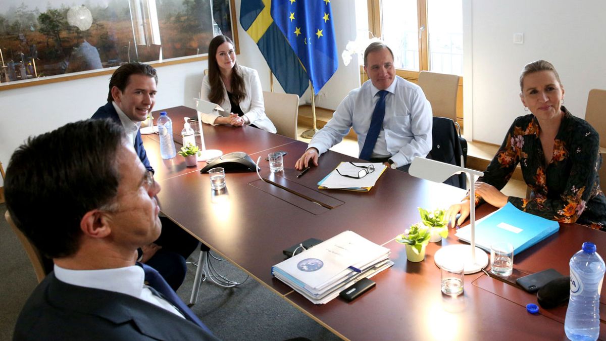 Da sinistra, il primo ministro olandese Rutte; il cancelliere austriaco Kurz; il primo ministro finlandese Marin; quello svedese Lofven e la danese Mette Frederiksen