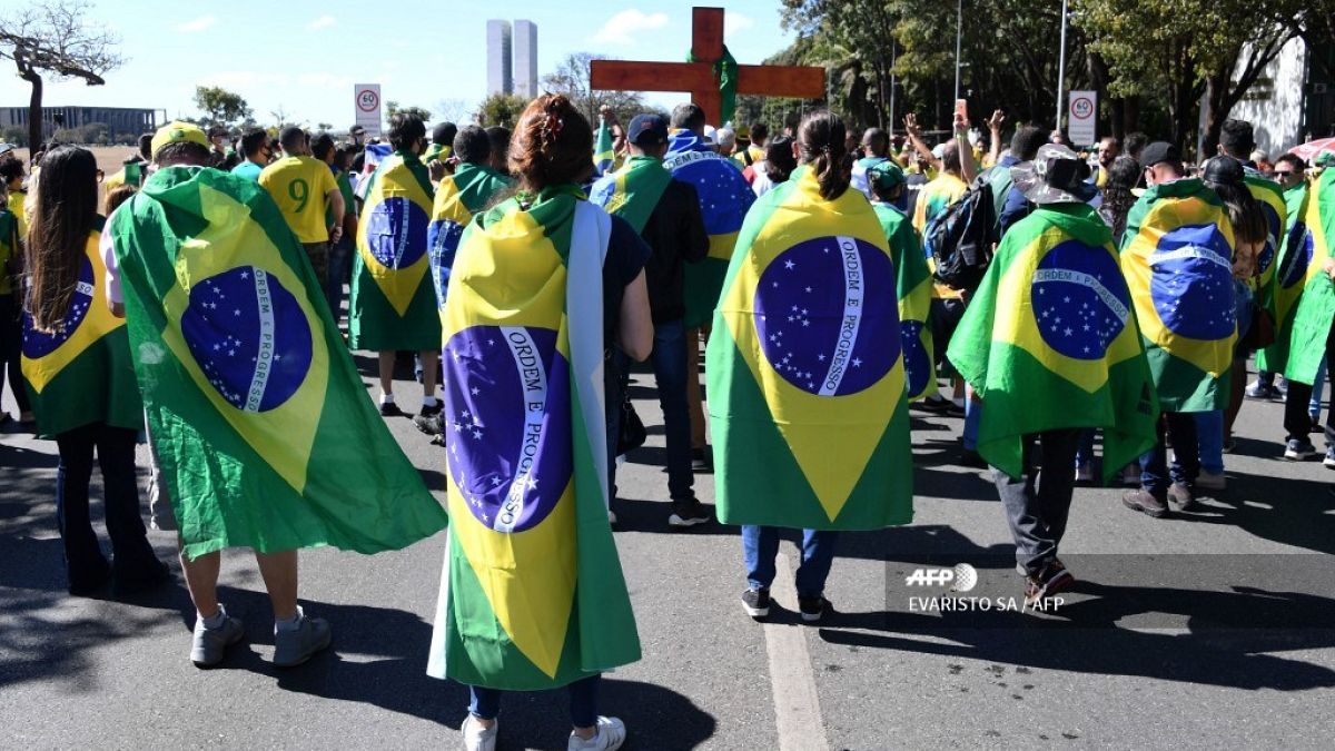 "Außer Kontrolle": Die Corona-Lage in Brasilien und den USA