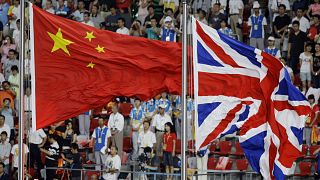 İngiltere ve Çin bayrakları