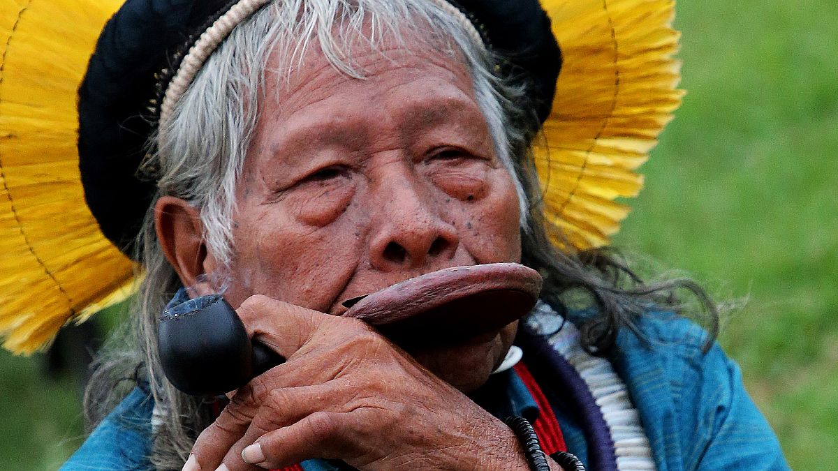 حالة زعيم قبائل الأمازون راوني "مستقرة" بعد تلقيه جرعة دم 