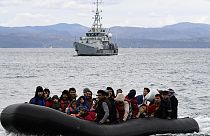 Türkiye'den botla Yunanistan'ın Midilli Adası'na geçen göçmenler