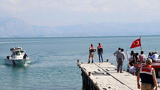 عملیات جستجو در دریاچه وان ترکیه