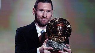 Ballon D'or (Altın Top) ödülünü 6 kezle en çok kazanan futbolcu Barcelona'nın Arajantinli golcüsü Lionel Messi.