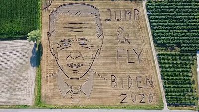 Le portrait de Joe Biden... dans un champ de blé en Italie