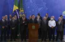 Brezilya: Başkan Bolsonaro'nun ardından iki bakan daha Covid-19'a yakalandı