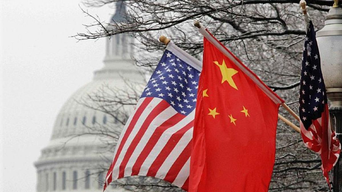 علم أمريكا وعلم الصين 