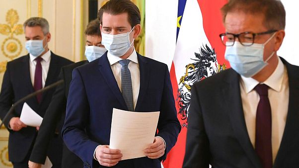 Péntektől újra kötelező a maszk Ausztriában Péntektől újra kötelező a maszk Ausztriában