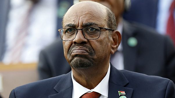 Sudan'ın darbe ile görevden uzaklaştırılan eski lideri Ömer el Beşir Sudan'ın darbe ile görevden uzaklaştırılan eski lideri Ömer el Beşir