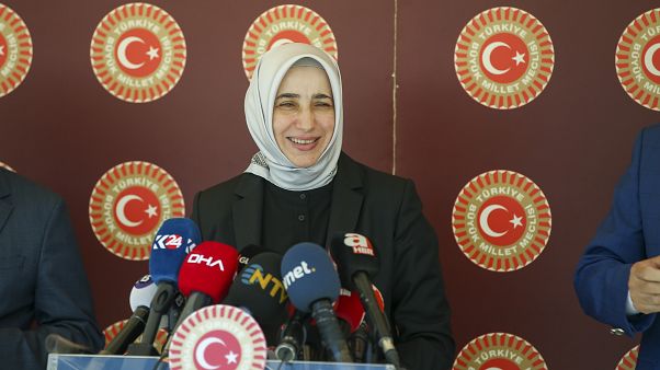 AK Parti Grup Başkanvekili Özlem Zengin AK Parti Grup Başkanvekili Özlem Zengin