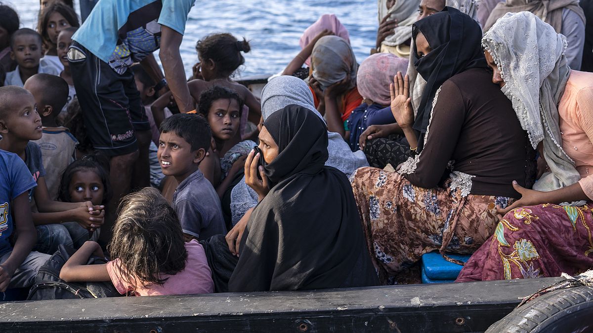 Denizden Endonezya'ya ulaşan Arakanlı Müslüman mülteciler 
