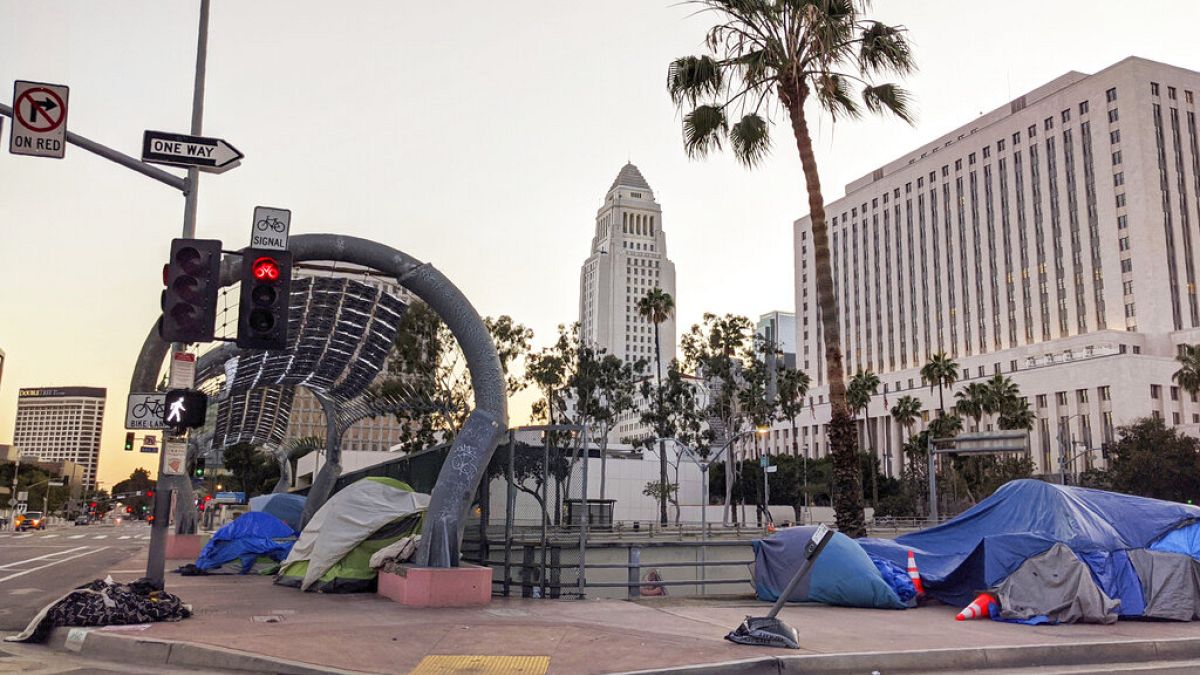 Tiendas de campaña de las personas sin hogar en Los Ángeles