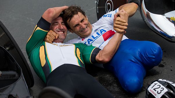 Un momento felice di Alex Zanardi, qui alle Paralimpiadi di Rio de Janeiro 2016. Un momento felice di Alex Zanardi, qui alle Paralimpiadi di Rio de Janeiro 2016.