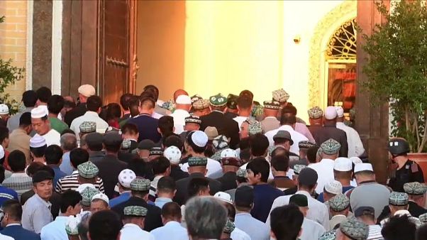 Les Ouïghours sont une ethnie musulmane sunnite, minoritaire en Chine mais majoritaire dans la province du Xinjiang Les Ouïghours sont une ethnie musulmane sunnite, minoritaire en Chine mais majoritaire dans la province du Xinjiang