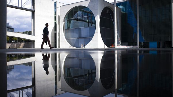 Le normative sulla distanza a Berlino sono parzialmente allentate, come deciso martedì dal Senato. Le normative sulla distanza a Berlino sono parzialmente allentate, come deciso martedì dal Senato.