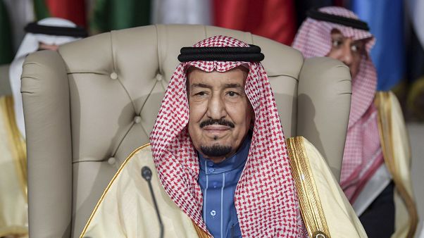 السعودية نيوز | 
    العاهل السعودي يترأس اجتماعا افتراضيا لمجلس الوزراء من المستشفى
