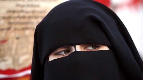 Tesettürlü bir kadın (arşiv) Tesettürlü bir kadın (arşiv)