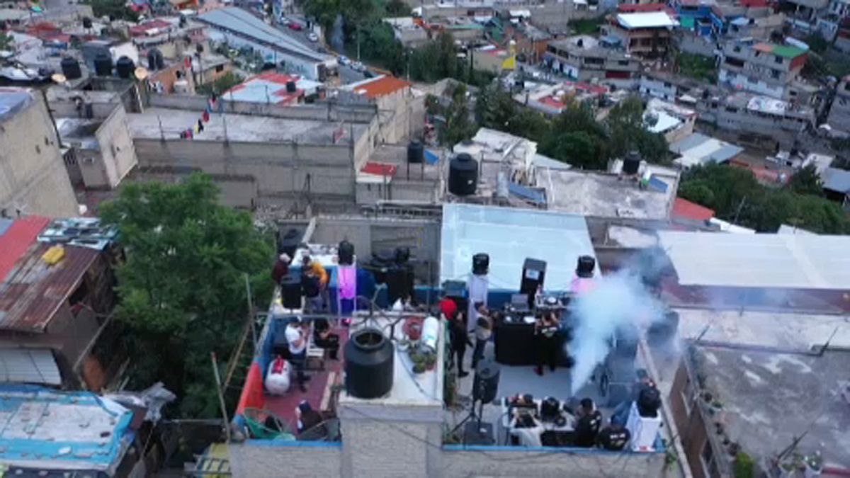 DJ anima bairros dos arredores da Cidade do México