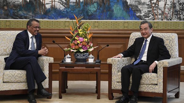 DSÖ Genel Direktörü Tedros Adhanom Ghebreyesus (solda) // Çin Dışişleri Bakanı Wang Yi DSÖ Genel Direktörü Tedros Adhanom Ghebreyesus (solda) // Çin Dışişleri Bakanı Wang Yi