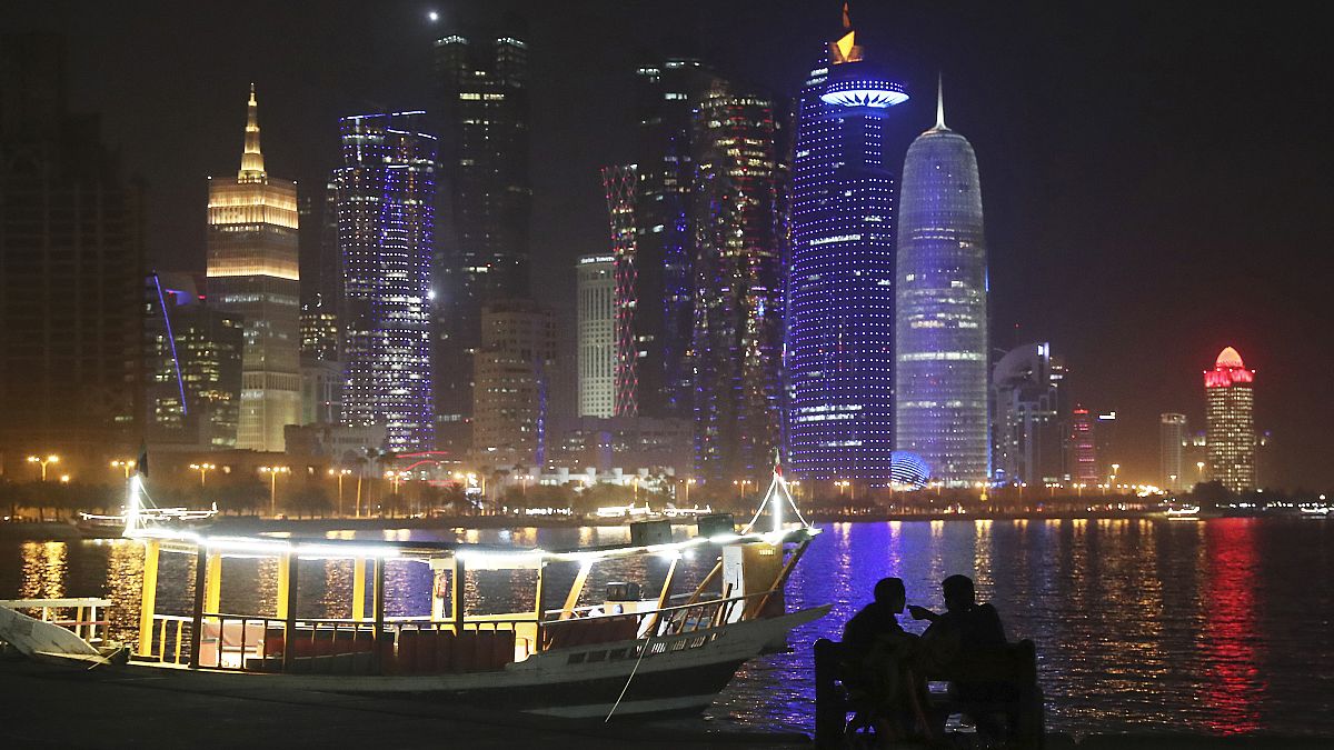 الواجهة البحرية للكورنيش في الدوحة، قطر.