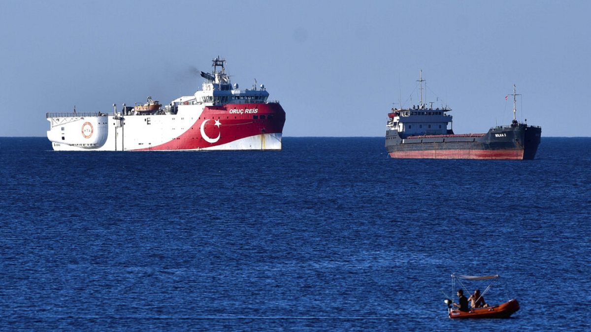 Το τουρκικό ερευνητικό σκάφος Οruc Reis κοντά στις ακτές της Αττάλειας