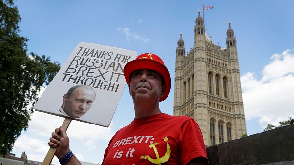Demonstráció a brit parlamentnél Demonstráció a brit parlamentnél