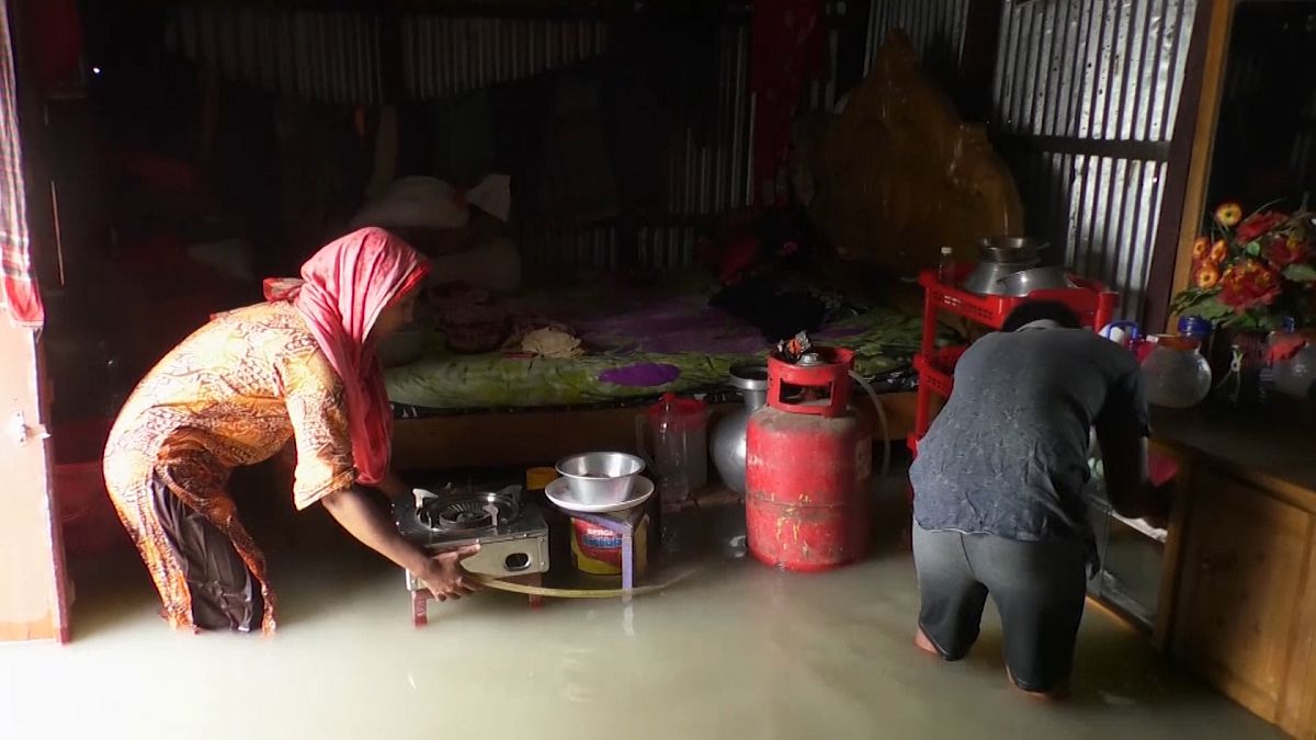 شرایط بحرانی در بنگلادش؛ یک سوم کشور زیر آب فرو رفت
