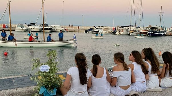 ΕΚΔΗΛΩΣΕΙΣ ΜΝΗΜΗΣ ΣΕ ΜΑΤΙ ΚΑΙ ΡΑΦΗΝΑ ΕΚΔΗΛΩΣΕΙΣ ΜΝΗΜΗΣ ΣΕ ΜΑΤΙ ΚΑΙ ΡΑΦΗΝΑ