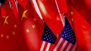 Çin ve ABD bayrakları