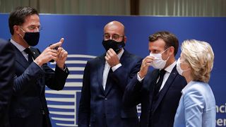 Mark Rutte, Charles Michel, Emmanuel Macron és Ursula von der Leyen az EU-csúcson 2020. július 21-én