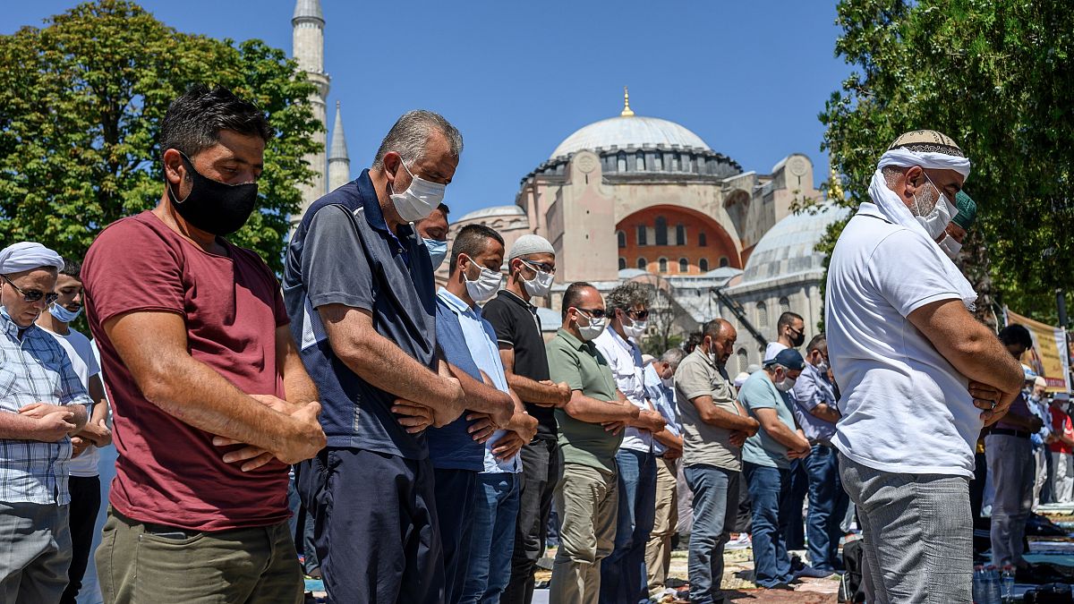Gebet vor der Hagia Sophia