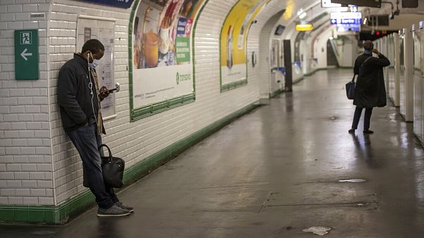 Paris'te toplu taşıma araçları eylül ayından itibaren 18 yaş altına ücretsiz olacak Paris'te toplu taşıma araçları eylül ayından itibaren 18 yaş altına ücretsiz olacak
