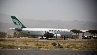 طائرة تابعة لخطوط ماهان الإيرانية تحط في مطار صنعاء اليمين، والشركة سبق أن أدرجتها واشنطن على القائمة السوداء. 2015/03/01