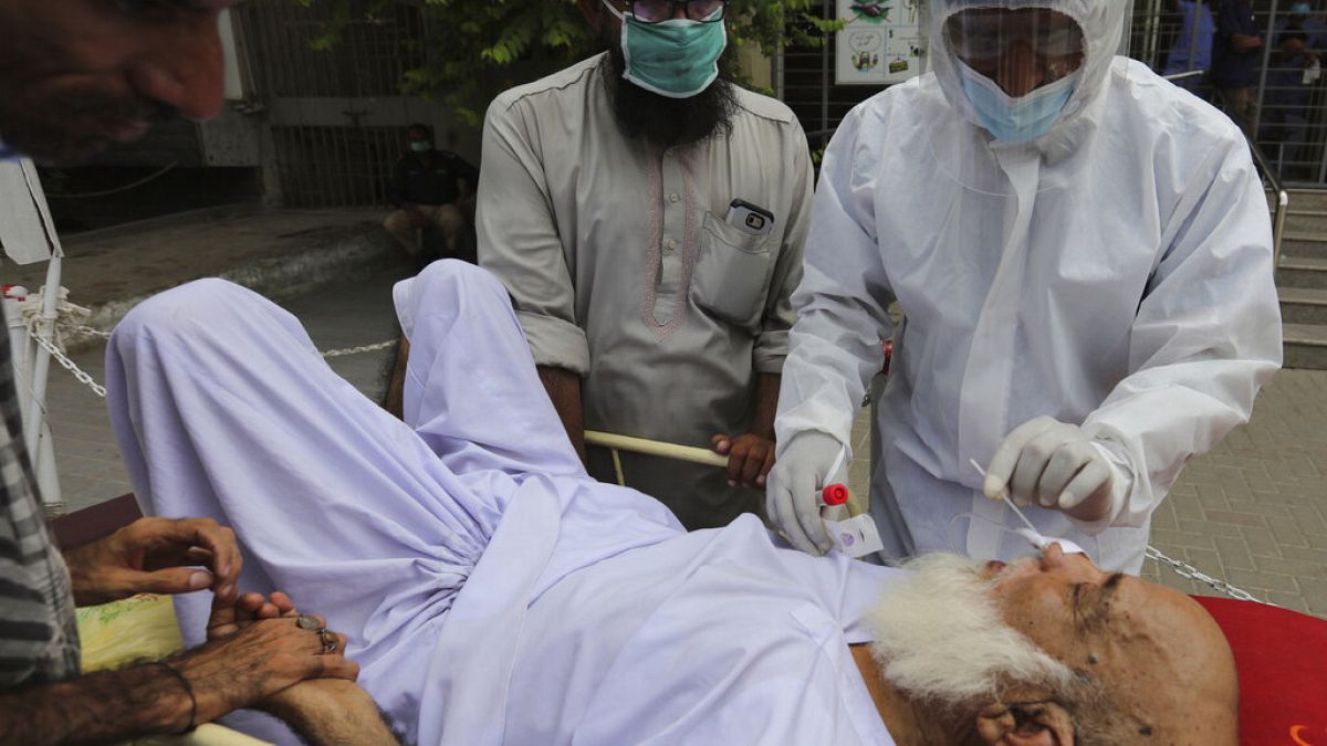 Covid-19'u 103 yaşında yenen Pakistanlı, dünyada koronavirüsten iyileşen "en yaşlı hasta" oldu