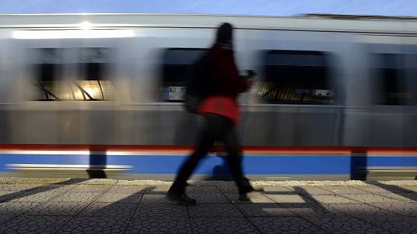 Ayasofya'daki yoğunluk nedeniyle metro seferleri iptal edildi; yolcular kadın makiniste saldırdı Ayasofya'daki yoğunluk nedeniyle metro seferleri iptal edildi; yolcular kadın makiniste saldırdı