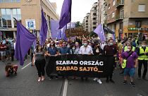 Hongrie : inquiétudes pour la liberté de la presse, des milliers de personnes manifestent à Budapest