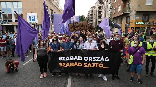 Hungría sale a la calle en defensa de la libertad de prensa Hungría sale a la calle en defensa de la libertad de prensa