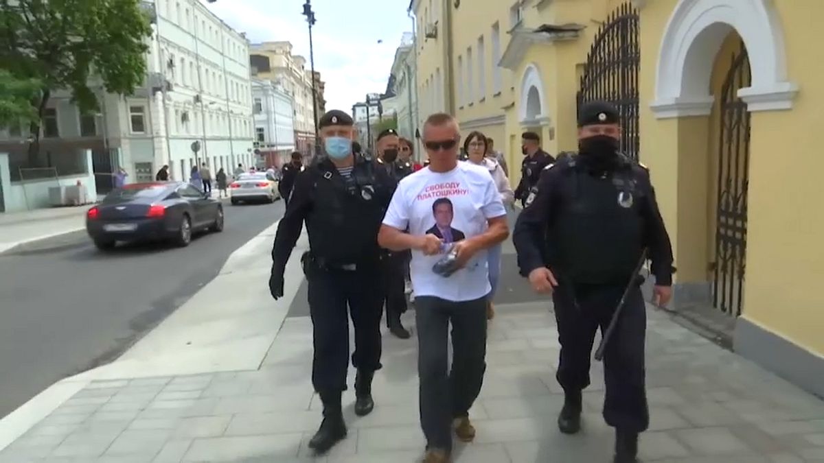 COVID-19 | Decenas de detenidos en Moscú por exigir el restablecimiento del derecho a la protesta