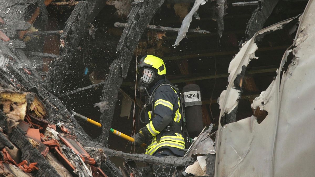 سقوط یک هواپیمای سبک روی سقف خانه‌ای در آلمان 