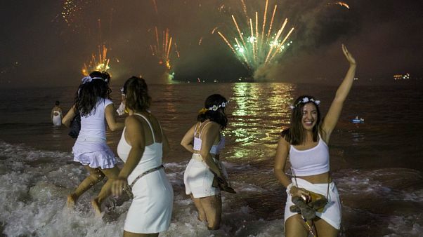 Copacabana Plajı geleneksel yeni yıl kutlamalarına ev sahipliği yapıyor Copacabana Plajı geleneksel yeni yıl kutlamalarına ev sahipliği yapıyor