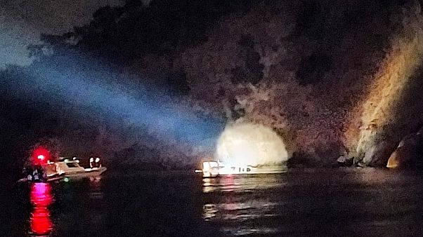İstanbul Heybeliada açıklarında tekne battı: 27 kişi kurtarıldı İstanbul Heybeliada açıklarında tekne battı: 27 kişi kurtarıldı