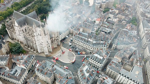 Fransa'da Nantes katedralini kundaklamakla suçlanan Ruandalı bir sığınmacı tutuklandı Fransa'da Nantes katedralini kundaklamakla suçlanan Ruandalı bir sığınmacı tutuklandı