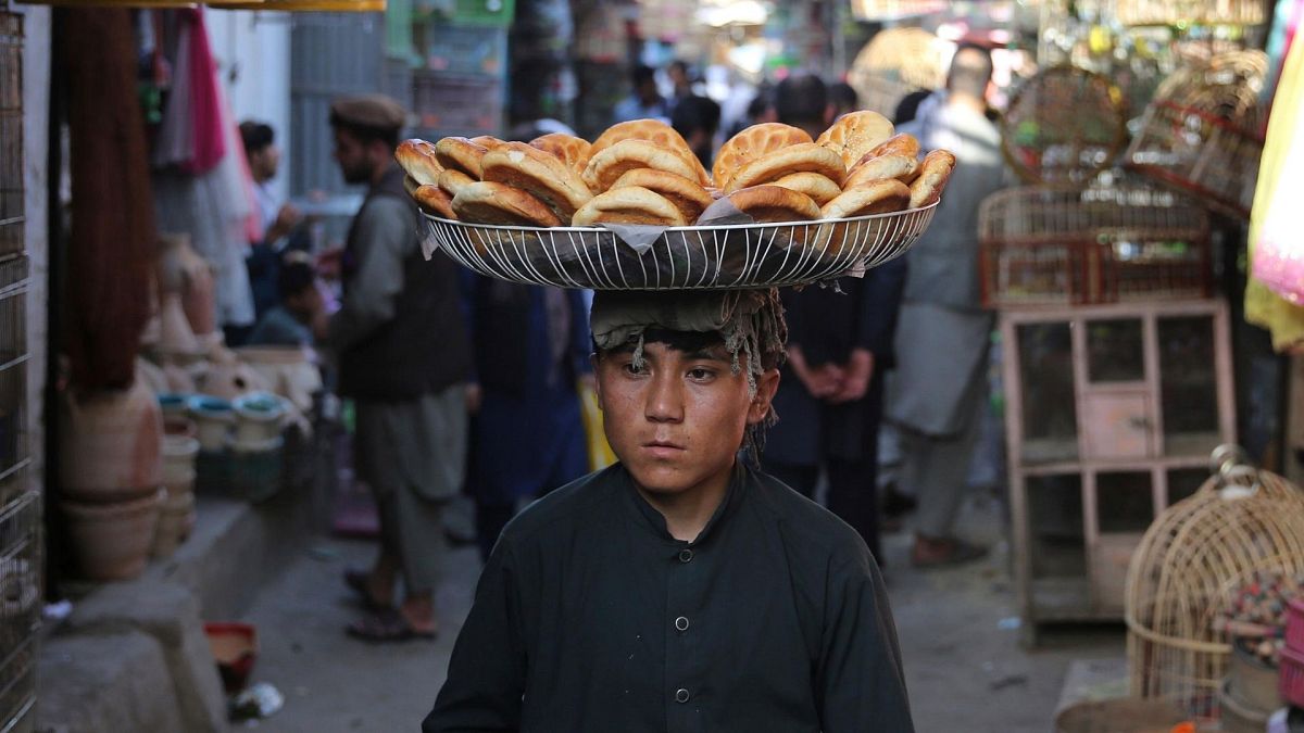 افزایش بی‌اعتمادی مردم افغانستان به دسترخوان ملی؛ آیا حکومتی‌‌ها از نان فقرا می‌‌دزدند؟