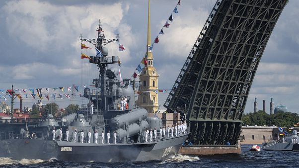 Главный парад в честь Дня ВМФ РФ в Санкт-Петербурге Главный парад в честь Дня ВМФ РФ в Санкт-Петербурге