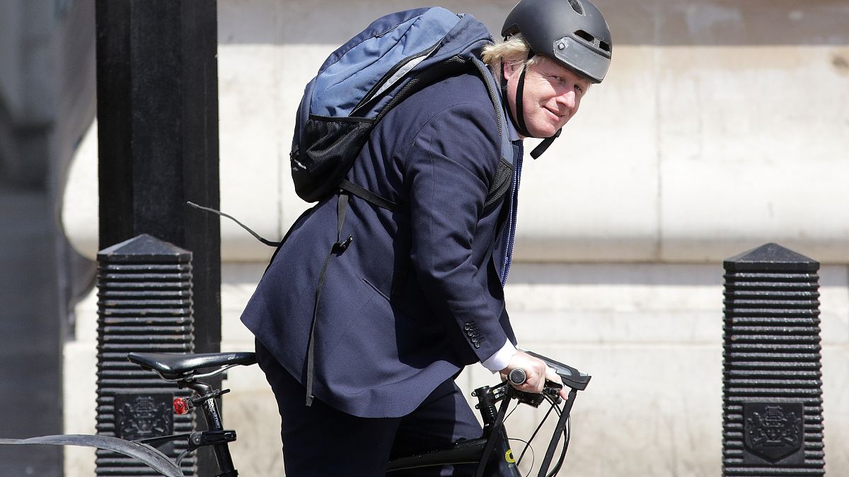 جونسون سيطلب من الأطباء "وصف ركوب الدراجة" لمرضى السمنة في بريطانيا 
