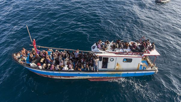 En az 24 Arakanlı göçmeni taşıyan tekneden haber alınamıyor En az 24 Arakanlı göçmeni taşıyan tekneden haber alınamıyor
