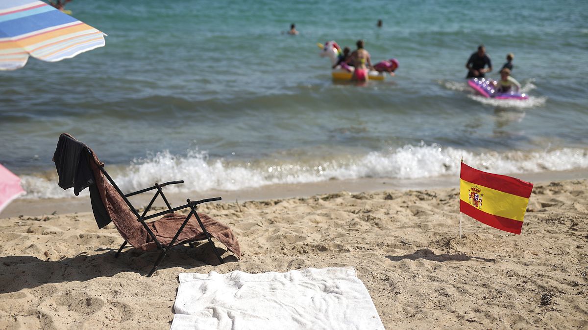 Испанские пляжи всё же ждут туристов
