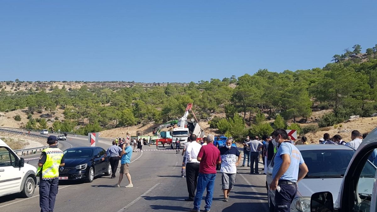 Mersin'de askeri araç devrildi:  5 asker hayatını kaybetti