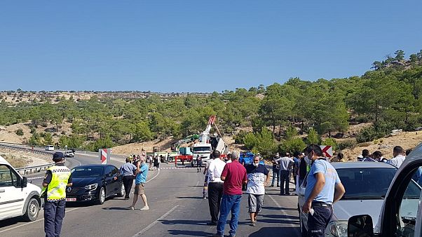 Mersin'de askeri araç devrildi: 5 asker hayatını kaybetti Mersin'de askeri araç devrildi: 5 asker hayatını kaybetti