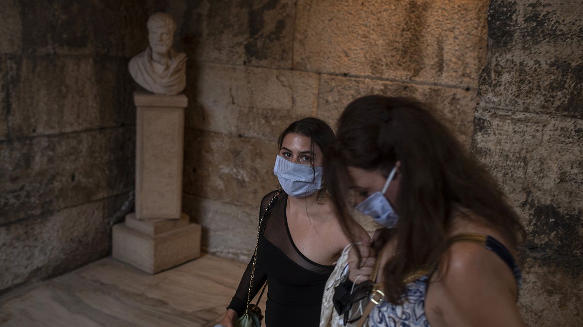 Ελλάδα: Εξετάζεται η επέκταση της υποχρεωτικής χρήσης μάσκας σε περισσότερους κλειστους χώρους