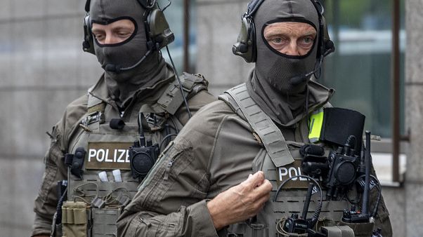 Polizisten in Frankfurt am Main im Juni Polizisten in Frankfurt am Main im Juni